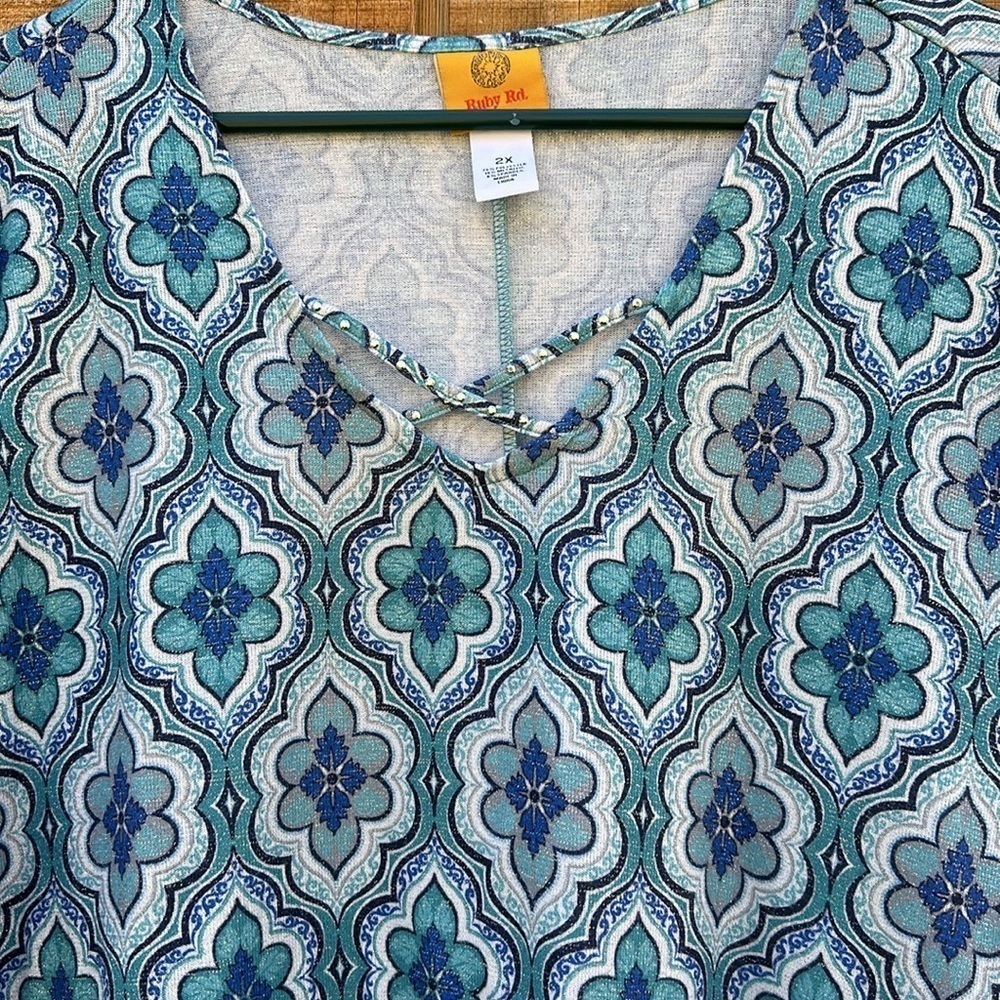 Ruby Rd Plus size Top with Design size 2X - Picture 4 of 7